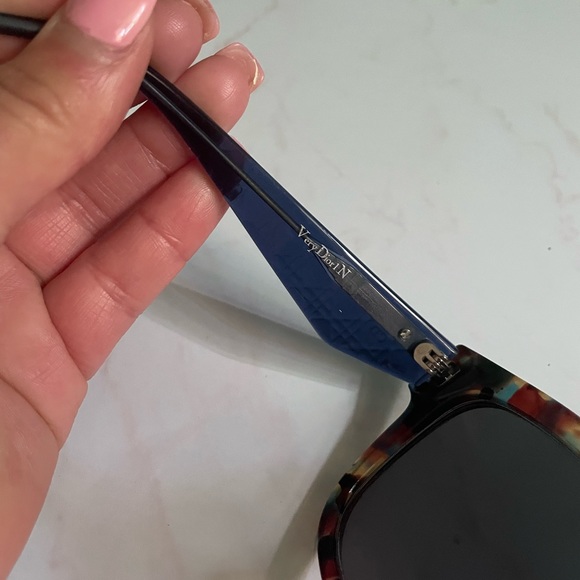 Christian Dior Sunglasses - Picture 4 of 7